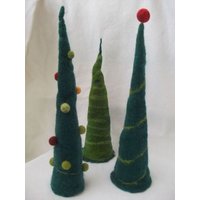 3Er Set Gefilzte Tannenbäume Eierwärmer Weihnachten Deko Aus Filz 3Er Set Gefilzte Tannenbäume Eierwärmer Weihnachten Deko Aus Filz von PanniBerlin