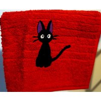 Süße Rote Katze Jiji Besticktes Handtuch von PaperCanvasCreation