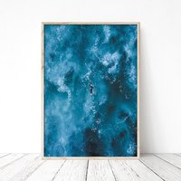 Surfer Meer Ozean Gedruckt Poster Surf Wellen Kunstdruck Dekoration Surfing Sommer Sunny Vibes 40x50 50x70 70x100 von PaperTherapyPosters