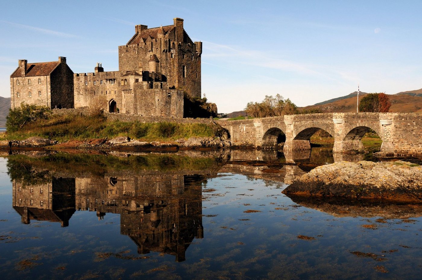 Papermoon Fototapete EILEAN DONAN SCHLOSS-SCHOTTLAND HIGHLANDS BURG MAUER von Papermoon