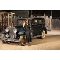 Papermoon Fototapete "GANGSTER-FRAU 20 JAHR VINTAGE RETRO OLDTIMER GARAGE XXL" von Papermoon