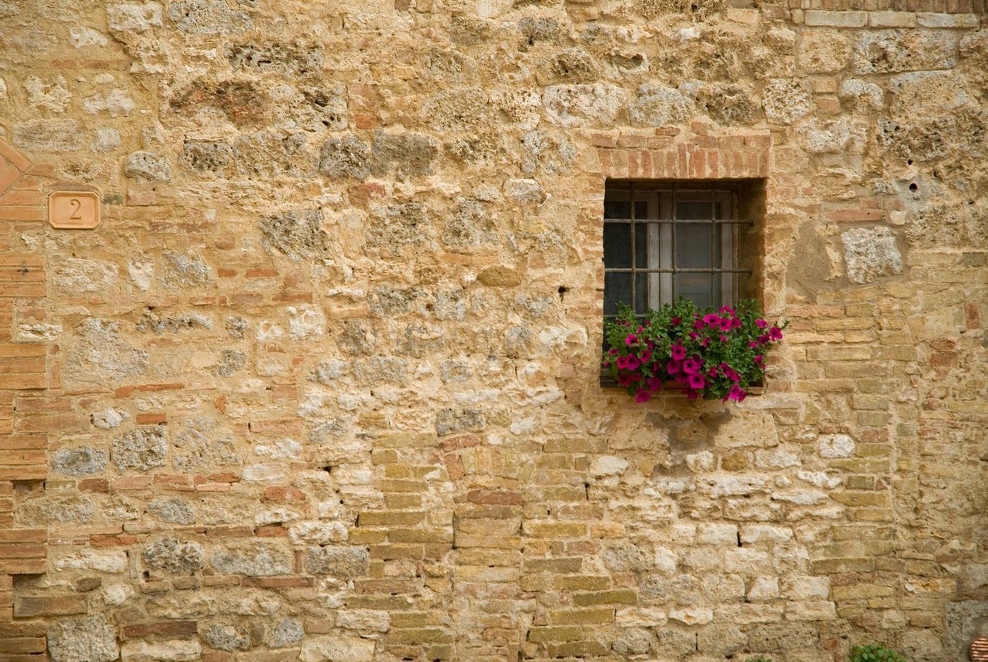 Papermoon Fototapete STEIN-WAND-FENSTER TOSKANA ITALIEN BLUME MAUER ALTSTADT Papermoon Fototapete STEIN-WAND-FENSTER TOSKANA ITALIEN BLUME MAUER ALTSTADT von Papermoon