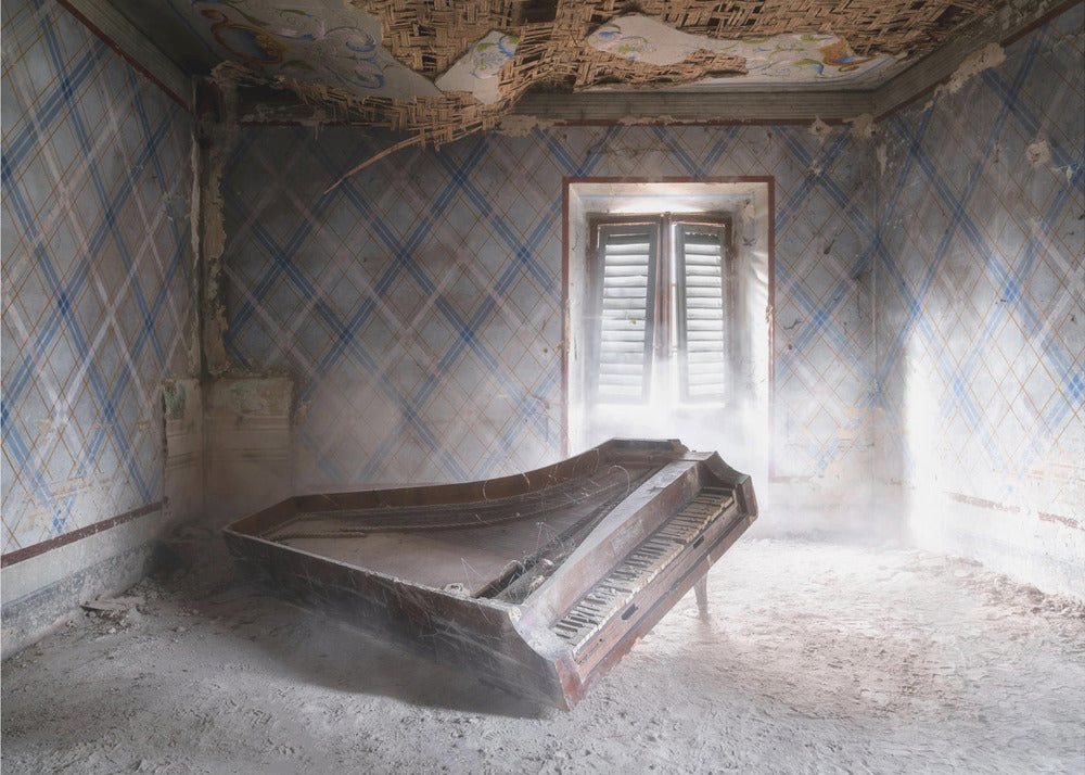 Papermoon Vliestapete "Broken Piano" von Roman Robroek, Matt & lichtbeständig, hochwertiges formstabiles Vlies, UV-beständigen Farbe, Made in Germany Papermoon Vliestapete "Broken Piano" von Roman Robroek, Matt & lichtbeständig, hochwertiges formstabiles Vlies, UV-beständigen Farbe, Made in Germany von Papermoon