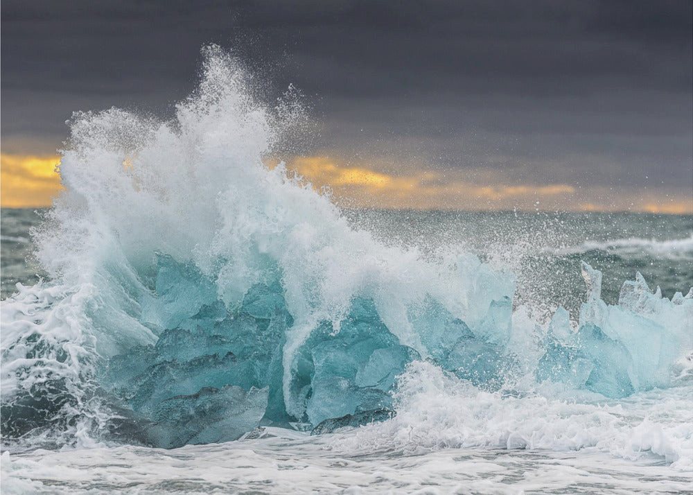 Papermoon Vliestapete "Icy wave" von Marc Pelissier, Matt & lichtbeständig, hochwertiges formstabiles Vlies, UV-beständigen Farbe, Made in Germany Papermoon Vliestapete "Icy wave" von Marc Pelissier, Matt & lichtbeständig, hochwertiges formstabiles Vlies, UV-beständigen Farbe, Made in Germany von Papermoon