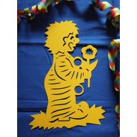 Fensterbild Tonkarton Clown Mit Blume Gelb Farbwunsch Fasching Karneval Deko Neu Fensterbild Tonkarton Clown Mit Blume Gelb Farbwunsch Fasching Karneval Deko Neu von PapierSchereDeko