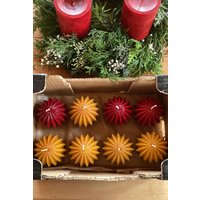 Weihnachtskerze Kugel Bienenwachs Kugelkerze Bienenwachskerze Handgefertigt Candle Of Bees Wax Honigkerze Weihnachten Kerze Weihnachtskerze Kugel Bienenwachs Kugelkerze Bienenwachskerze Handgefertigt Candle Of Bees Wax Honigkerze Weihnachten Kerze von Papiergarten