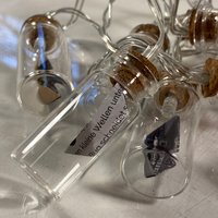 Lichterkette Fairylights Flaschenpost Glasflächen Buddelschiff Buddel Papierschiff Papierboot Meer Ostsee Nordsee Maritim Hygge Scandy Licht Lichterkette Fairylights Flaschenpost Glasflächen Buddelschiff Buddel Papierschiff Papierboot Meer Ostsee Nordsee Maritim Hygge Scandy Licht von Papierschiffswerk