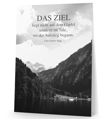 Papierschmiede® Bilder Home XXL Kunstdruck 40x50 cm Spruch Poster Zuhause Schrift Bild Wanddeko in schwarz weiß, Sprüche für Wohnzimmer Büro Küche, Berg - Das Ziel liegt nicht auf dem Gipfel... von Papierschmiede