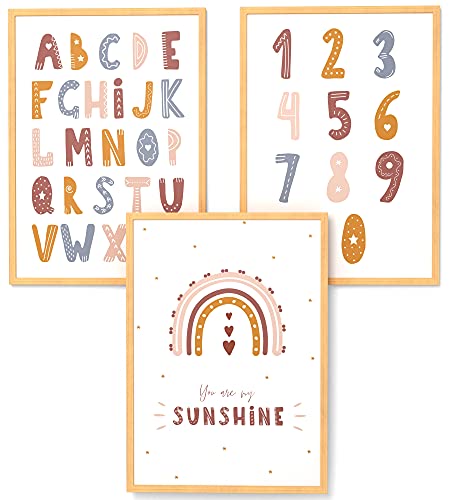 Papierschmiede® Kinderbilder 3er Set Lernposter, A3 gerahmt in Holzrahmen (Natur), Geschenk für Mädchen & Jungen Kinderzimmer, bunte Buchstaben Einschulung rosa beige, Sunshine ABC Numbers von Papierschmiede