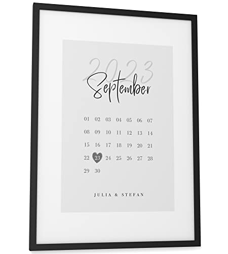 Papierschmiede® Personalisierter Kalender mit Namen | DIN A3 (30x42 cm) Bilderrahmen wählbar | Poster Geschenke fertig gerahmt, Personalisiertes Bild Geschenk Jahrestag Hochzeit „Wedding Calendar“ von Papierschmiede