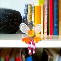 Olivia Orange - Kantenhocker, Elfe Aus Papier, Kleines Geschenk, Schönes Mitbringsel, Frühlingsdeko Olivia Orange - Kantenhocker, Elfe Aus Papier, Kleines Geschenk, Schönes Mitbringsel, Frühlingsdeko von Papierschneiderin