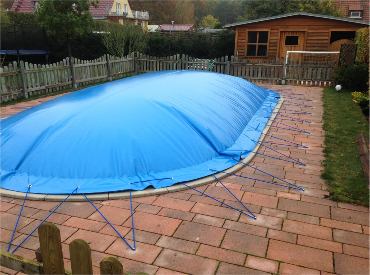 Paradies Pool Pool-Abdeckplane, Aufblasbare Abdeckplane AirCover" achtform 5,00 x 8,55m blau" von Paradies Pool