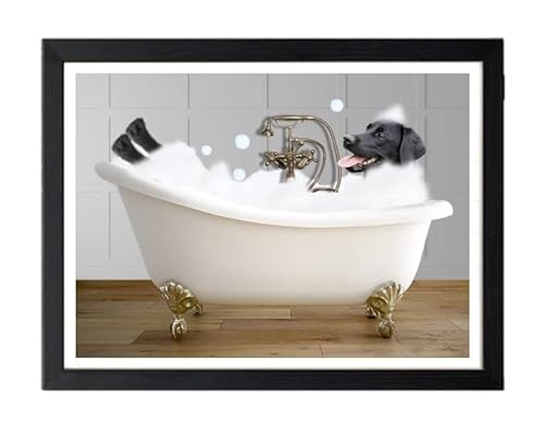 Parksmoonprints Schwarzer Labrador im Badewannen-Druck – lustige Badezimmer-Wandkunst Tier Hund Toilettenbild Vintage Badewanne Modern Quirky Badezimmer Schild Geschenk (A4 Druck) von Parksmoonprints