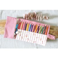 Stifterolle Stiftemäppchen Rollmäppchen Name Federmappe Etui Buntstifte Filzstifte Aufbewahrung Stifte Einhorn Vogel Junge Mädchen Schule Stifterolle Stiftemäppchen Rollmäppchen Name Federmappe Etui Buntstifte Filzstifte Aufbewahrung Stifte Einhorn Vogel Junge Mädchen Schule von ParsUniqueELD