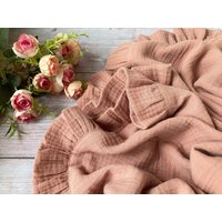 Bio Baby Mädchen Decke, Musselin Decke Mit Rüschen, Altrosa Weiche Kuscheldecke, Einzigartiges Geschenk, Erhalt von PastelBabyStudio