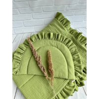 Neugeborenen Kissen Mit Rüschen Olive, Babykissen, Babybettwäsche Aus Bio-Baumwolle - Mini Krippe, Stubenwagen, Kinderwagen, Weiches Double Gauze von PastelBabyStudio