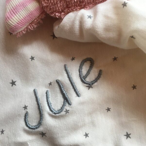 Pat und Patty Personalisertes Schmusetuch/ Schnuffeltuch , Greifling "Eule" ,Farbe : hellblau, 100 % Baumwolle-kbA von Pat und Patty