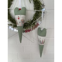 Wunderschönes Grünes Handgefertigtes Stoffherz 28cm Mit Zauberhaften Stoff Von Acufactum Wunderschönes Grünes Handgefertigtes Stoffherz 28cm Mit Zauberhaften Stoff Von Acufactum von Patchworkschmiede