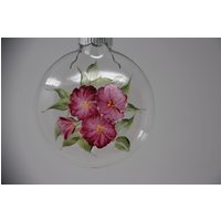 Handbemalte Glasscheibe Weihnachtsanhänger, Rosa Wildrose Blumenornament, Gartenliebhaber, Gartenparty Gastgeschenk Handbemalte Glasscheibe Weihnachtsanhänger, Rosa Wildrose Blumenornament, Gartenliebhaber, Gartenparty Gastgeschenk von Paterica2