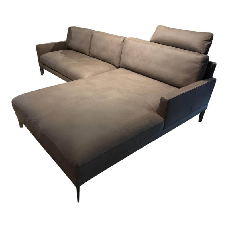 Ecksofa Numa Leder 25 Hazelnut Lantara Braun mit Einsteckkopfstützen Ecksofa Numa Leder 25 Hazelnut Lantara Braun mit Einsteckkopfstützen von Paul Lindberg