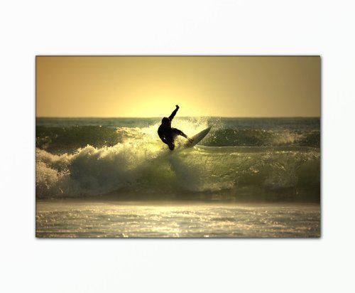 Sport Bild Surfer Moderne Wanddekoration! Welle Meer (great_wave_surfing-70x110cm) Deko Bilder fertig gerahmt mit Keilrahmen groß im Bilder Shop. Ausführung schöner Kunstdruck auf echter Leinwand als Wandbild mit Rahmen. Preiswerter als Ölbild Gemälde Foto Poster Plakat mit Bilderrahmen. Picture Style (Meer Küste Himmel Wolken Dämmerung Lichter blau gelb grau). 100% Made in Germany. von Paul Sinus Art