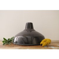 Industrielle Hängeschale Aus Schwarz-Weiß Emailliertem Blech - Vintage 1950Er Jahre von PaulEtGabriel