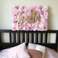 Baby Namen Zeichen, Mädchenzimmer, Blumenwand, Blumenrahmen, Blush Kinderzimmer, Rose Gold Einzigartiges Geschenk Für Sie von PaulettaStore