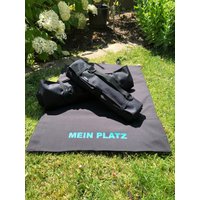Hundedecke Mit Print Für Unterwegs/Auf Reisen | Fürs Büro Zusammenrollbar Wasserabweisend Schmutzabweisend Waschbar Ab 64, 95 Euro Hundedecke Mit Print Für Unterwegs/Auf Reisen | Fürs Büro Zusammenrollbar Wasserabweisend Schmutzabweisend Waschbar Ab 64, 95 Euro von PaulisaManufaktur
