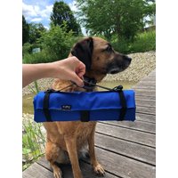 Hundedecke To Go/Hundematte in Blau/Galaxie Für Unterwegs/Auf Reisen, Zusammenrollbar, Wasserabweisend, Schmutzabweisend, Waschbar Hundedecke To Go/Hundematte in Blau/Galaxie Für Unterwegs/Auf Reisen, Zusammenrollbar, Wasserabweisend, Schmutzabweisend, Waschbar von PaulisaManufaktur
