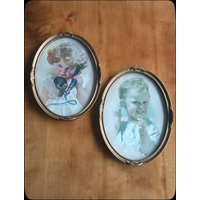 Vintage Gerahmtes Ovales Wandbild Eines Mädchens Oder Jungen von PawhillTreasures