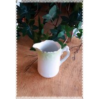 Vintage Kleiner Grüner Krug Oder Milchkaffee von PawhillTreasures