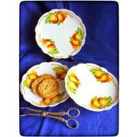 Vintage Retro Porzellan Dessertteller, Ein Set Von 3 von PawhillTreasures