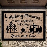 Personalisierte Fußmatte, Die Erinnerungen Einen Campsite Zu Einer Zeit Macht, Camper-Geschenk, Willkommensmatte von Pawsonalize