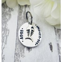 Handgestempelte Katzenmarke Personalisierte Haustiermarke Mit Fischanhänger von PaytonLeighTreasures