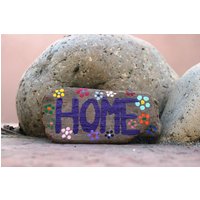 Bunte Home Treibholz Magnet Mit Regenbogen Dot Blumen | Made To Order Bemalt Zeichen, Kühlschrank-Magnet von PeaceLoveDriftwood