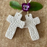 Handgefertigtes Weißes Kreuz Aus Keramik, Wanddekoration Zur Taufe Oder Als Hochzeitsgeschenk Handgefertigtes Weißes Kreuz Aus Keramik, Wanddekoration Zur Taufe Oder Als Hochzeitsgeschenk von PeachBlossomStudio