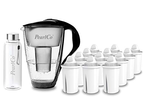PearlCo - Glas-Wasserfilter (schwarz) mit 12 Universal classic Filterkartuschen + 1 Trinkflasche aus Glas von PearlCo