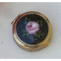 Box Mit Handbemalter Rose Auf Dem Deckel - Vintage von PeddlersCaravan