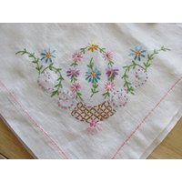 Tischdecke - Handbesticktes Geschirrtuch Mit 4 Servietten Vintage von PeddlersCaravan