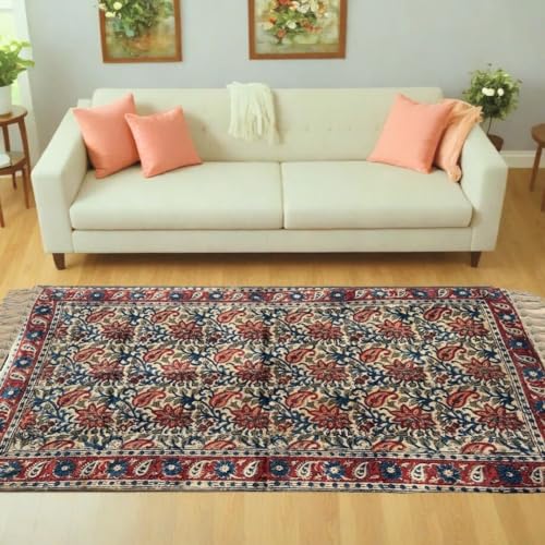 Peepul Tree Handgefertigter Baumwollteppich mit Kalamkari-Druck, Paisley-Muster in Rot, Blau und Beige Peepul Tree Handgefertigter Baumwollteppich mit Kalamkari-Druck, Paisley-Muster in Rot, Blau und Beige von Peepul Tree