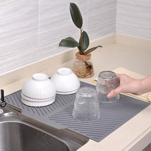 Abtropfmatte Geschirr mit Ablauf,Silikon Abtropfmatte mit Automatischer Entwässerung,Silikon Abtropfmatte Küche, Geneigte Fläche und Rillenstruktur,Flexibel Faltenbar für Geschirr & Obst von Peiaw