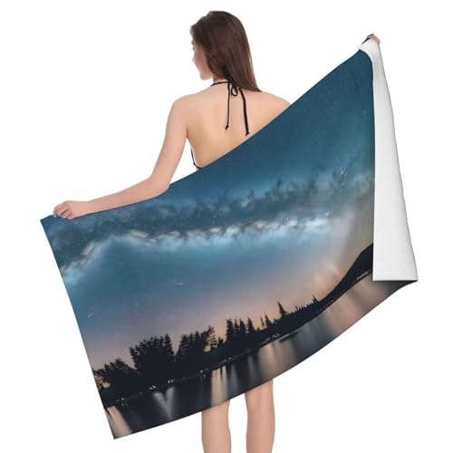 Ultraweiches und saugfähiges Badetuch „Night Sky and Trees – einseitig bedrucktes Handtuch aus 100% Polyester-Mikrofasermaterial für Badezimmer, Strand, Reisen und den Außenbereich von Peiyeety