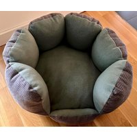 Hundebett Rund - Personalisierbar | Polarfleece Und Breitcord Hundekissen, Hundebett, Hundekorb, Blütenkissen, Hundenest von PennyAndStitch04