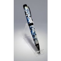 Handgefertigter Blau Weißer Acryl Zigarrenkugelschreiber Mit Schwarzem Titan von PensByBillStore