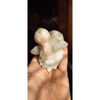 Cluster Von Klarem Apophyllit Mit Pfirsichstift in Chalcedonmatrix von PentagonitA