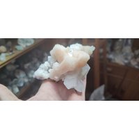stylbit Und Doppelt Terminierte Apophyllitkristalle Auf Chalcedonmatrix von PentagonitA