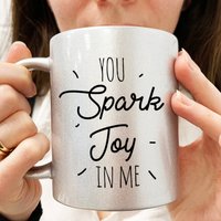 Sie Funken Freude in Mir Geschenk | Silberne Tasse Mit Auffälligem Schwarzem Design Und Motivierendem Slogan Inspirational Geburtstag Sie Funken Freude in Mir Geschenk | Silberne Tasse Mit Auffälligem Schwarzem Design Und Motivierendem Slogan Inspirational Geburtstag von PerfectGiftsPPG