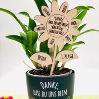 Blumenschild Danke, Dass Du Mir/Uns Beim Wachsen Geholfen Hast - Abschiedsgeschenk Lehrer/In Erzieher/In Blumenstecker Personalisiert Blumenschild Danke, Dass Du Mir/Uns Beim Wachsen Geholfen Hast - Abschiedsgeschenk Lehrer/In Erzieher/In Blumenstecker Personalisiert von Pergifto
