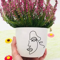 Blumentopf Weiß Oder Schwarz - Line Art Faceline Geschenkidee Geschenk Geburtstag Beste Freundin Muttertag Blumentopf Weiß Oder Schwarz - Line Art Faceline Geschenkidee Geschenk Geburtstag Beste Freundin Muttertag von Pergifto