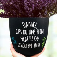 Großer Blumentopf Schwarz "Danke, Dass Du Mir/Uns Beim Wachsen Geholfen Hast" - Abschiedsgeschenk Lehrer Oder Erzieher 18cm Pflanztopf von Pergifto